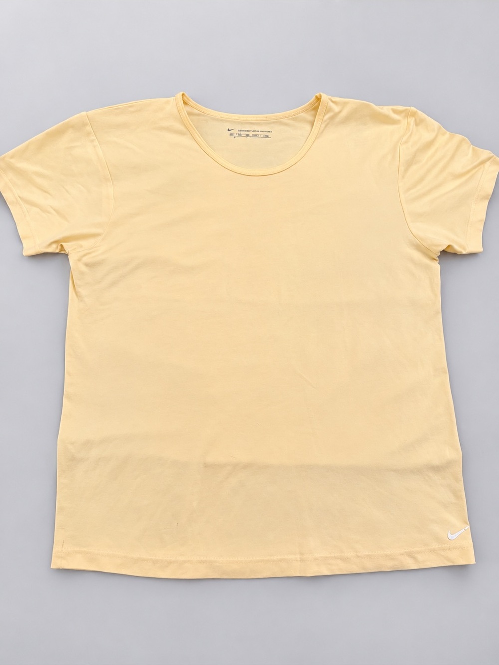 Nike Dri-FIT Seamless Lightweight Breathable T-Shirt – Women M/L